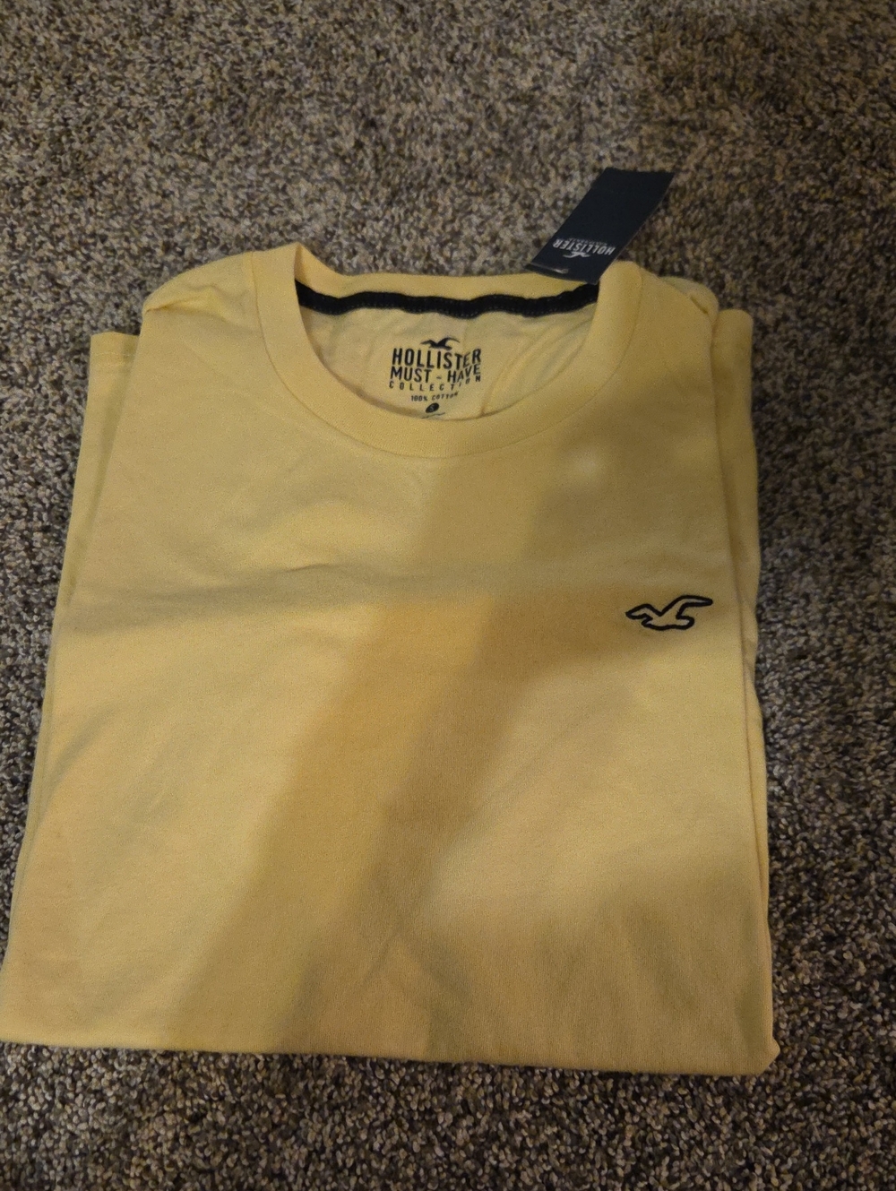 Hollister Men's Pale Yellow Logo Crewneck Tee